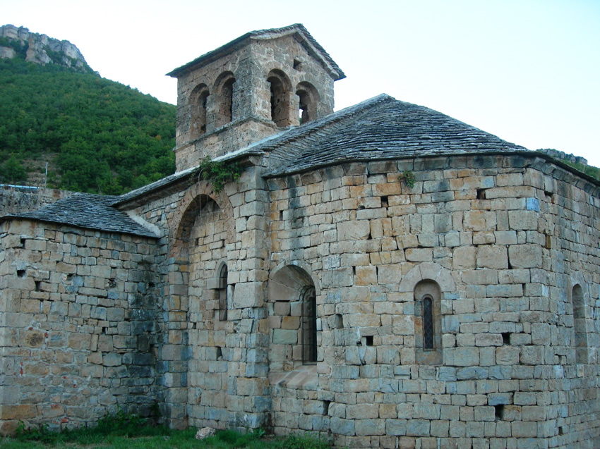 000E petite chapelle romane 1