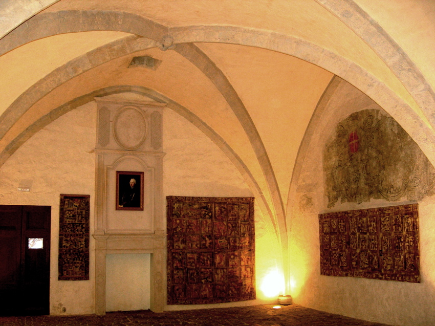 008 Ste Eulalie . (salle d'honneur, peinture croix des hospi