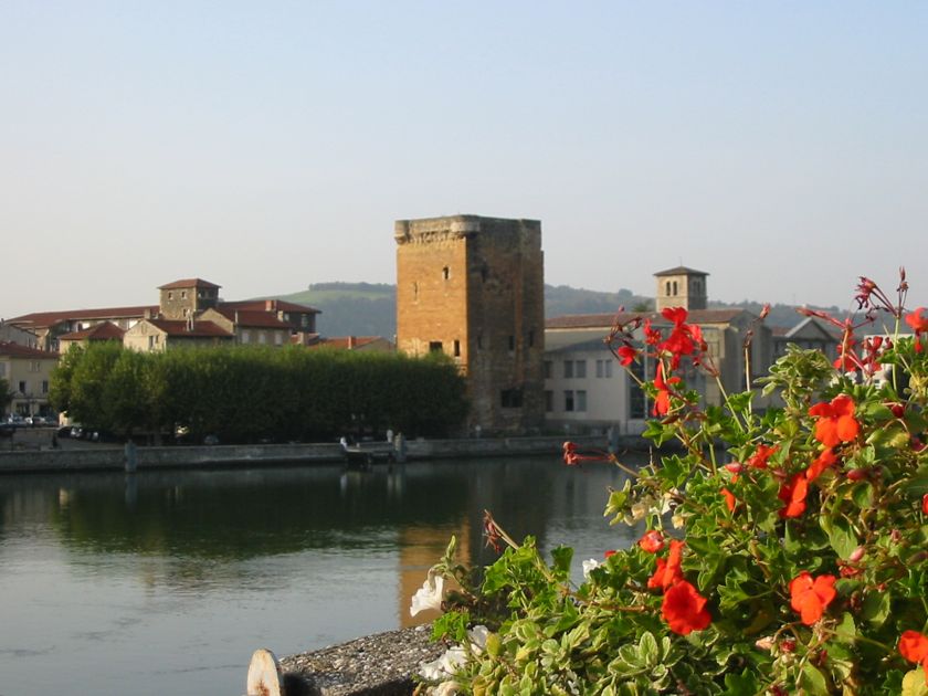 Sur les quais de Vienne, la tour carr©e de Philippe le Bel ?