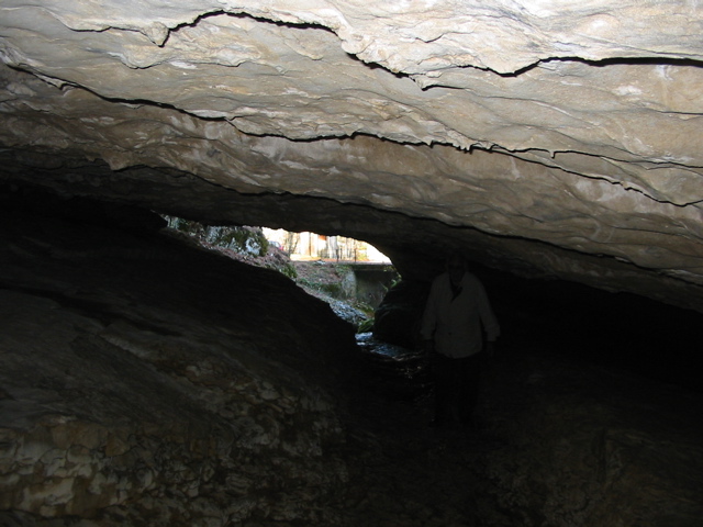 Grotte de Prérouge entrée
